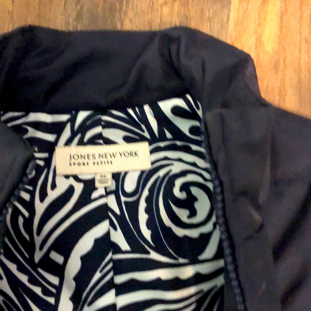 Vest - Picture 3 of 3